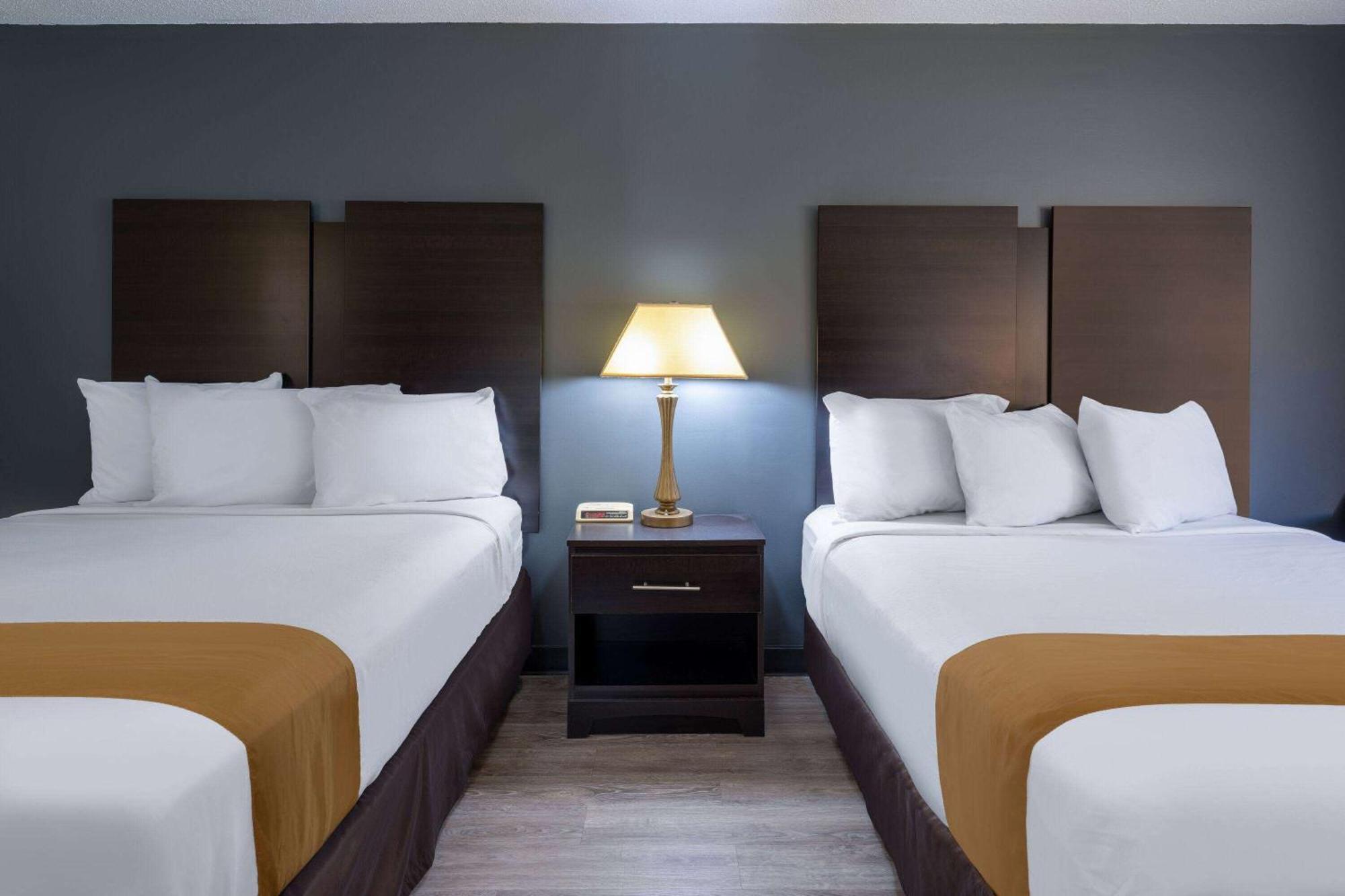 Travelodge By Wyndham Merrill Zewnętrze zdjęcie