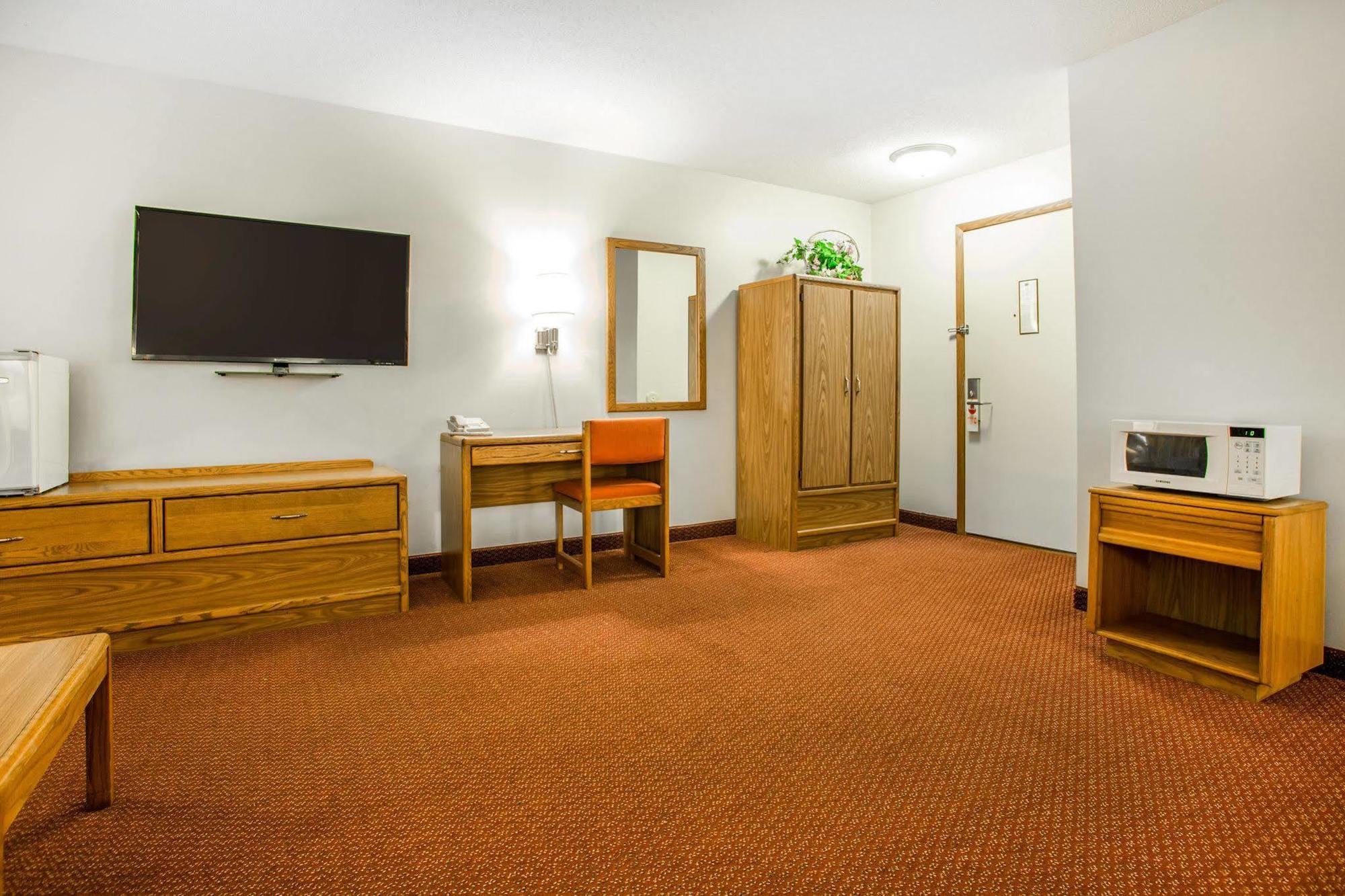 Travelodge By Wyndham Merrill Zewnętrze zdjęcie