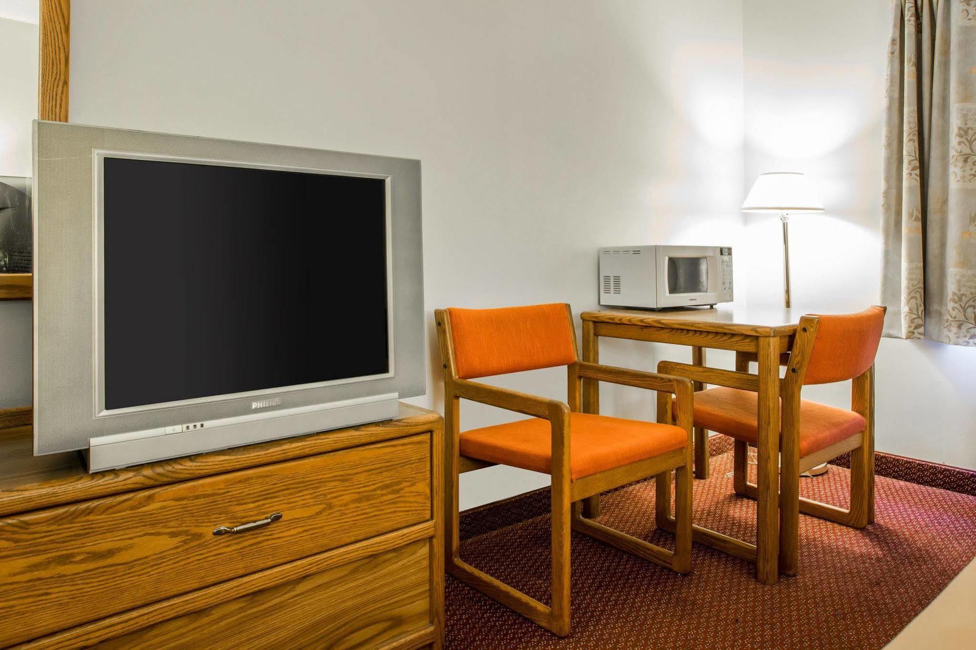 Travelodge By Wyndham Merrill Zewnętrze zdjęcie