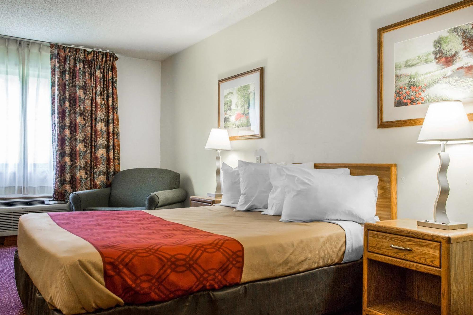 Travelodge By Wyndham Merrill Zewnętrze zdjęcie