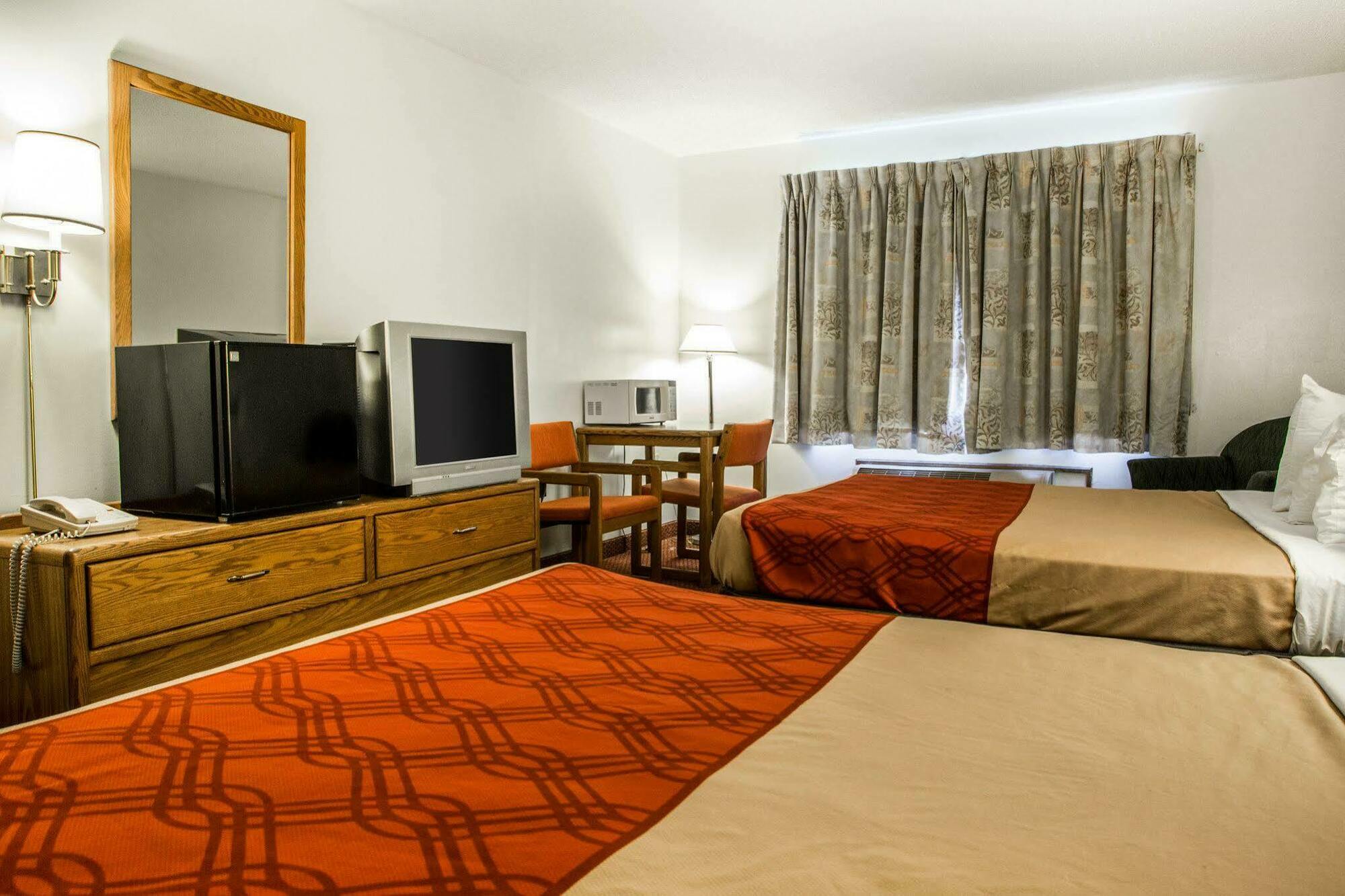 Travelodge By Wyndham Merrill Zewnętrze zdjęcie